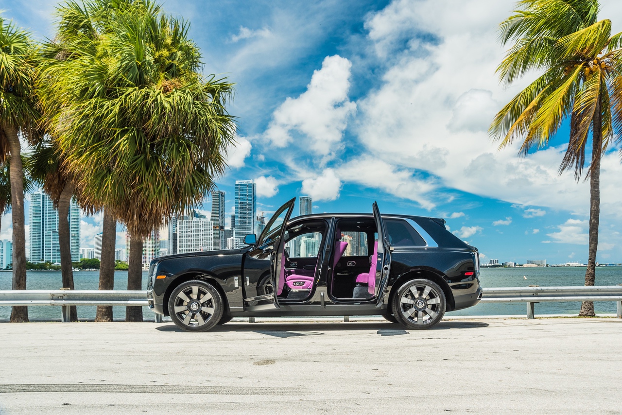 Full vehicle details of 2022 Rolls-Royce Cullinan Cullinan Diamond Black  Tailored Purple Piano Black available for sale at Rolls-Royce Motor Cars  Miami 2060 Biscayne Blvd,Miami,33137,Florida,USA for €339,449