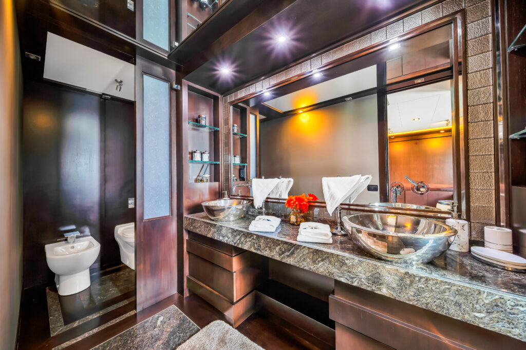 Master bathroom 116 Azimut yacht Miami