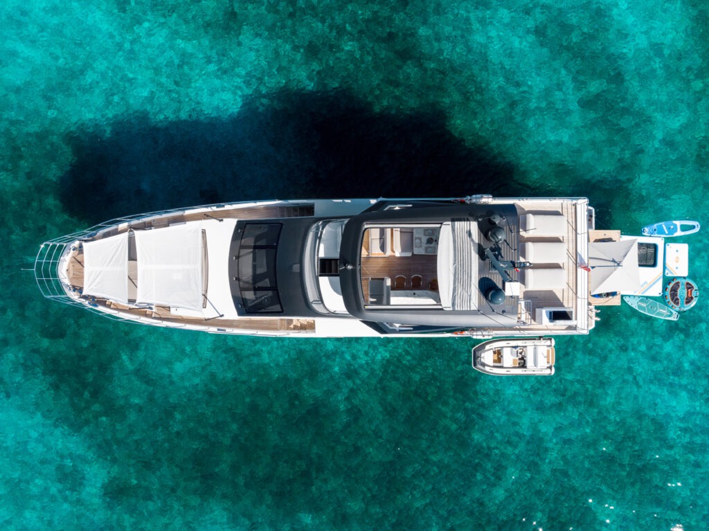 88 Azimut 2023 yacht exterior modern design Miami waters