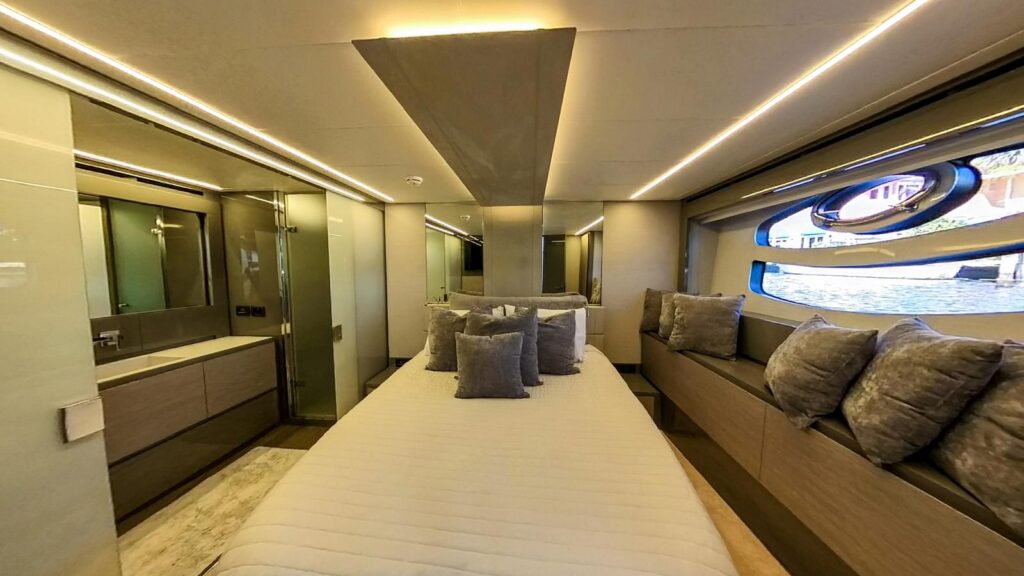 Private luxury stateroom Pershing 62 yacht