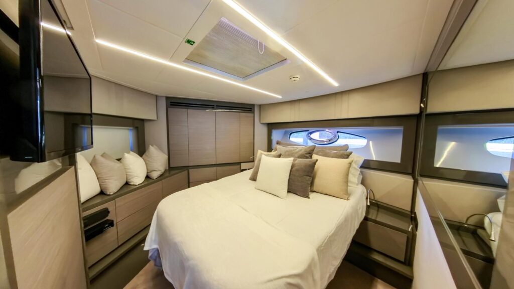 Private luxury stateroom Pershing 62 yacht